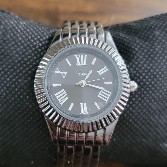 Vintage Watches Vivani Black Dial Roman Numeral Quartz Ladies Watch Japan Movt - Picture 1 of 10